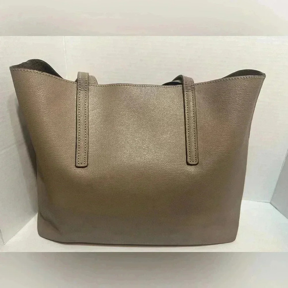 Authentic Fendi tote! Such a cute travel bag, but not bulky. Super trendy! W/COA - Picture 5 of 16